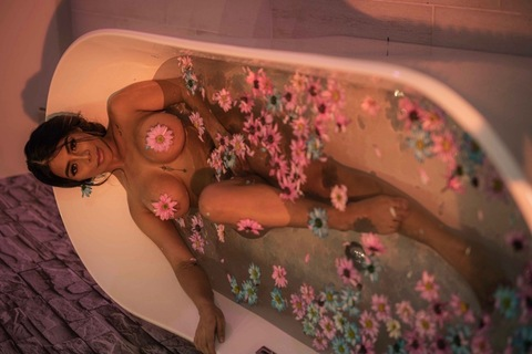 vargasmanuela20 OnlyFans Leaked (15 Photos and 11 Videos) 

 picture 2