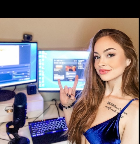 venezia_g OnlyFans Leak (27 Photos and 1 Videos) 

 picture 2