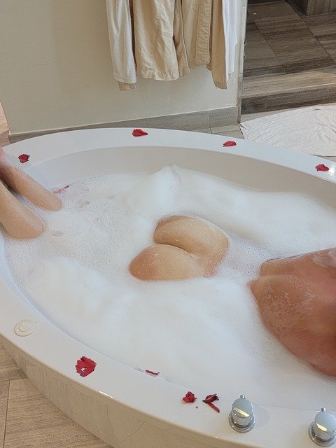 vickyandevan (Vicky &amp; Evan) OnlyFans content 

 picture 2