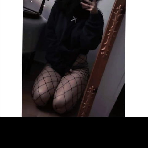 View viicttoria_a OnlyFans content for free 

 picture 2