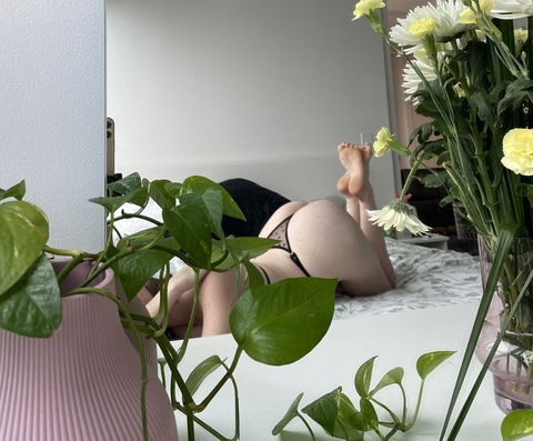 Onlyfans free violet_ivyxx 

 picture 2
