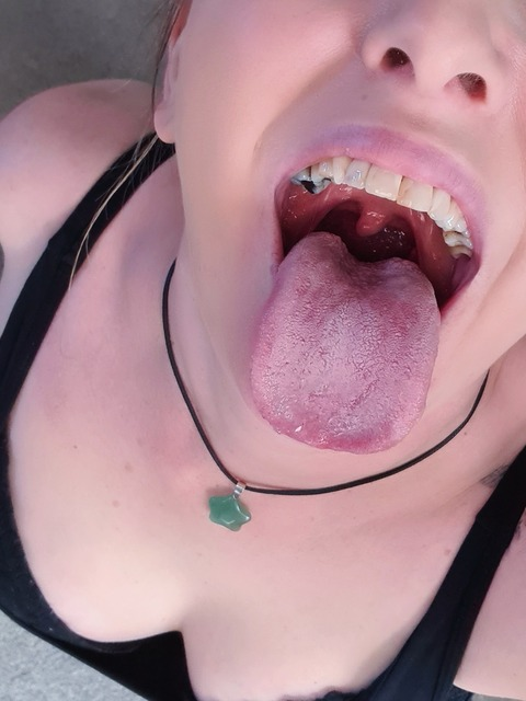 Download vorequeen OnlyFans content for free 

 picture 2