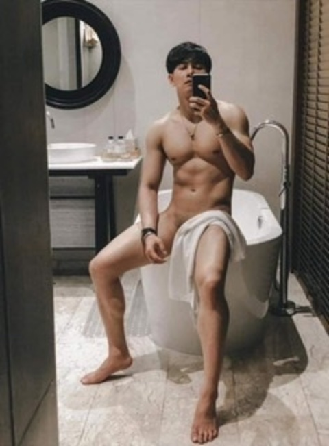 Download voyagechris OnlyFans content for free 

 picture 2