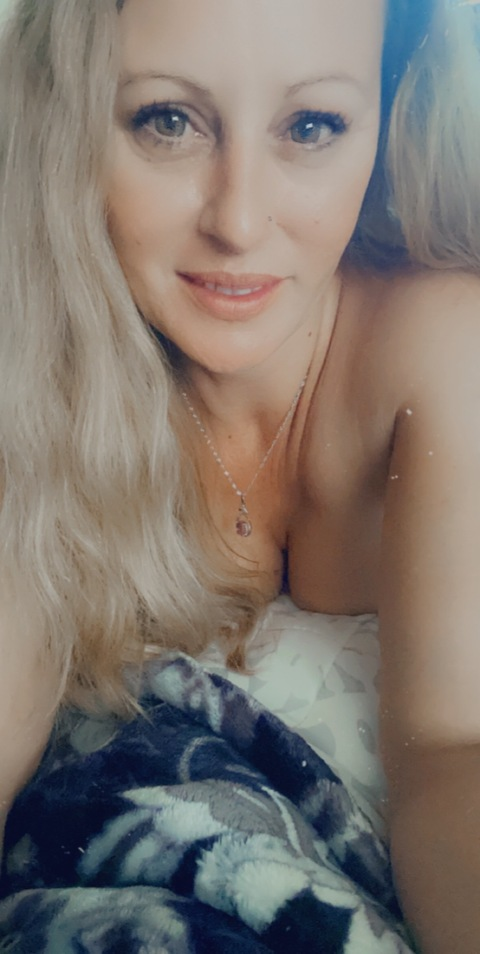 View voyeursara77 OnlyFans content for free 

 picture 2