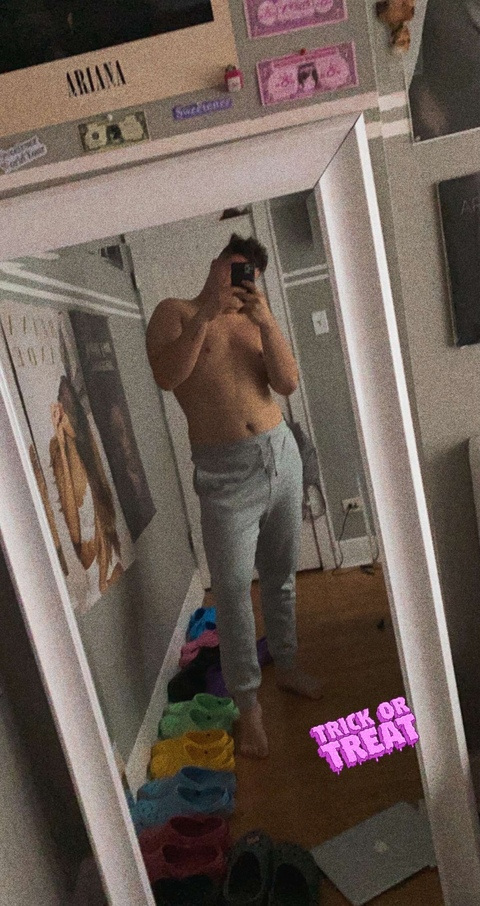 View Vinnie Rivera 😈 (wetvanilladreeem) OnlyFans 1 Photos and 6 Videos for free 

 picture 2