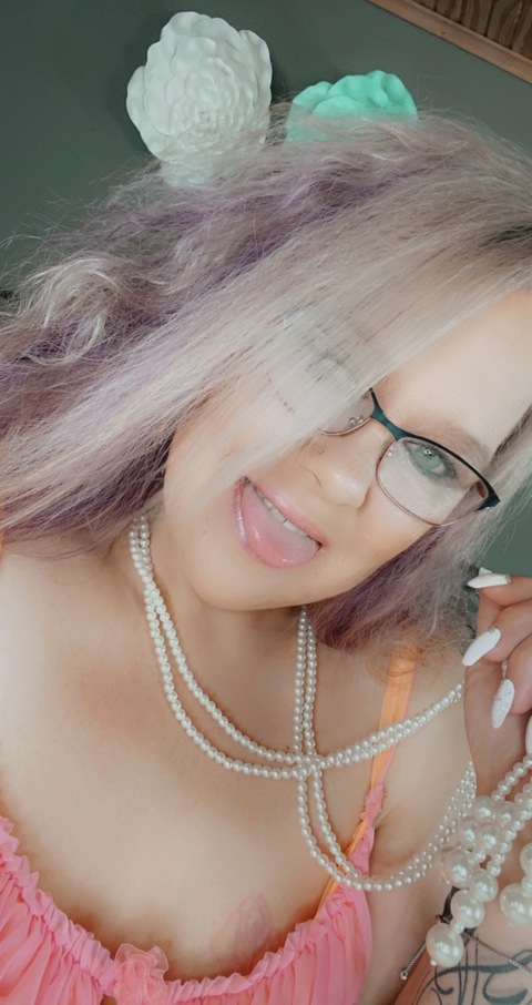 wvcougarmilf (🌷Blue Eyes🌷) free OnlyFans Leaked Pictures and Videos 

 picture 2