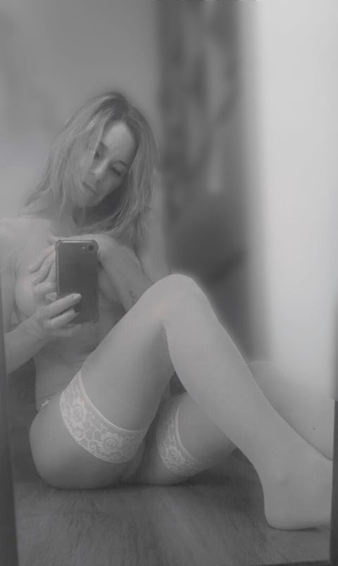 xcharlottetotax (Charlotte 💫) OnlyFans Leaked Pictures and Videos 

 picture 2
