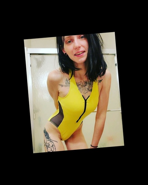 xombyxomby (Xomby Queen) OnlyFans Leaked Content 

 picture 2