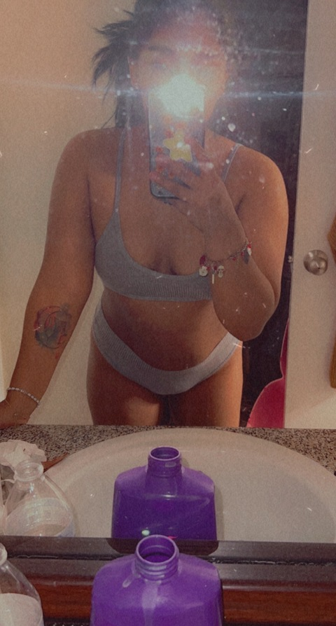 View May Estrella (xomoonxo) OnlyFans 113 Photos and 36 Videos leaks 

 picture 2