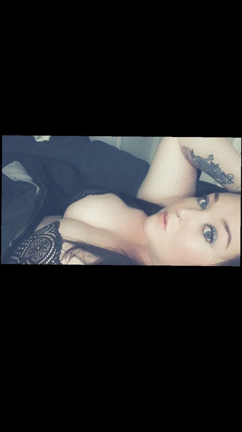 xxblue_eyed_beautyxx (xxDiamondxx) OnlyFans Leaked Content 

 picture 2
