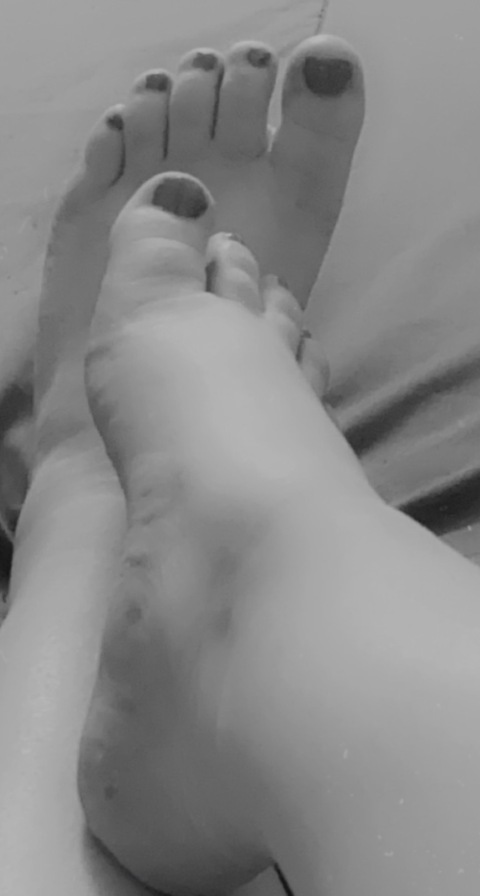 View XXShortieXX (xxshortiexx) OnlyFans 8 Photos and 2 Videos for free 

 picture 2