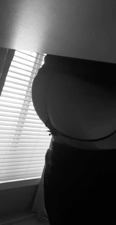 View xxxdaddyslilgirl (xxxdaddyslilgirl) OnlyFans 16 Photos and 2 Videos gallery 

 picture 2