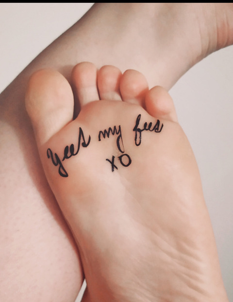 View YeetMyFeetXO (yeetmyfeetxo) OnlyFans 11 Photos and 5 Videos leaked 

 picture 2