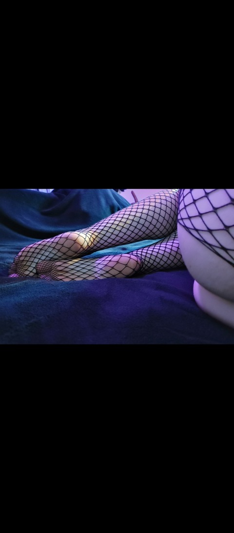 View ylleks OnlyFans content for free 

 picture 2