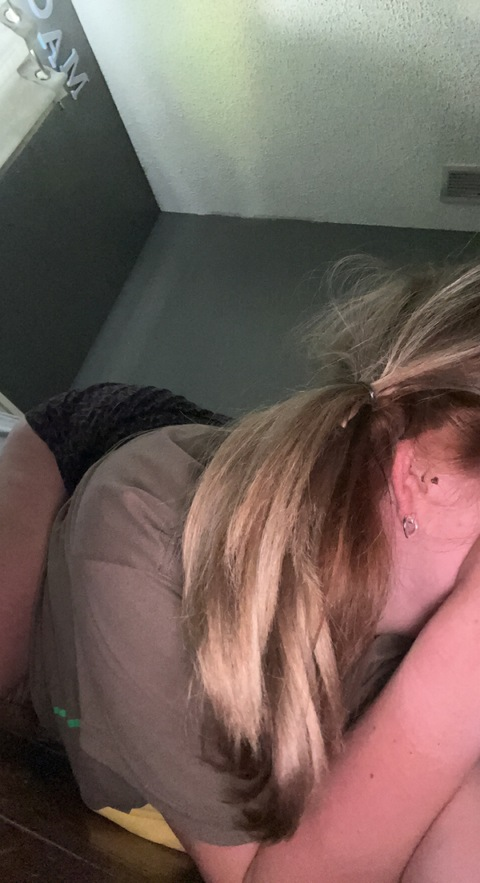 yourblondeprettygal OnlyFans Leaked (13 Photos and 8 Videos) 

 picture 2