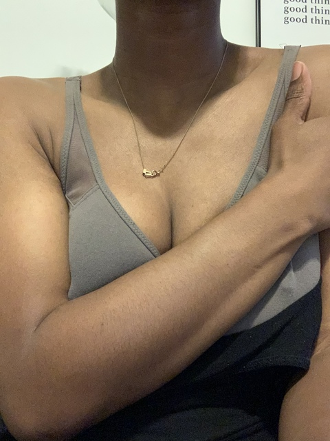 yoursneakygirll OnlyFans Leak (14 Photos and 6 Videos) 

 picture 2