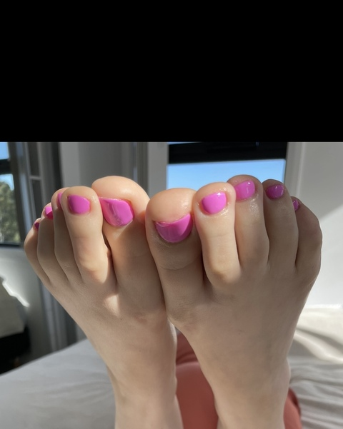 View Miss Feet (yourstrulymsfeet) OnlyFans 140 Photos and 20 Videos leaks 

 picture 2