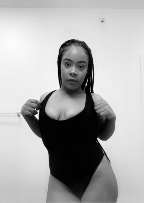 yummie321 OnlyFans Leaked (3 Photos and 13 Videos) 

 picture 2