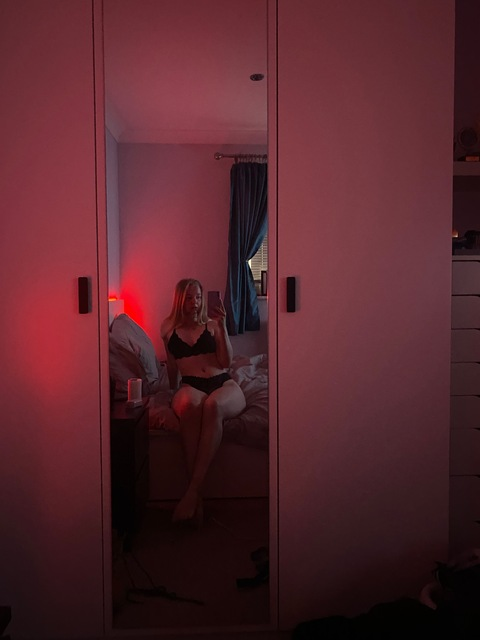 View zoelily1010 (Zoe) OnlyFans 10 Photos and 0 Videos leaks 

 picture 2