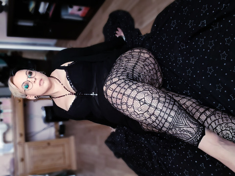 Download zooshij OnlyFans content for free 

 picture 2